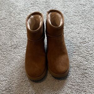 Cozy Brown Women’s UGG’s